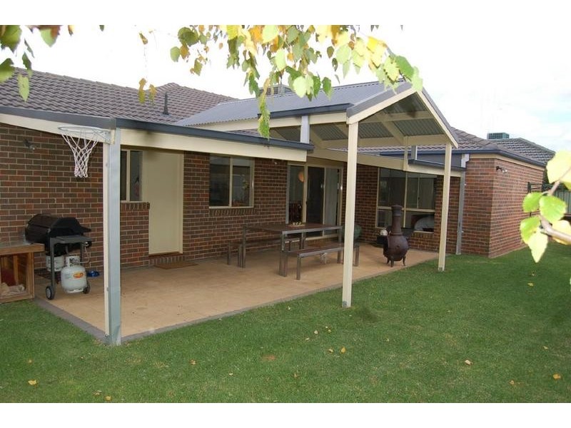 3 John Close, Echuca VIC 3564