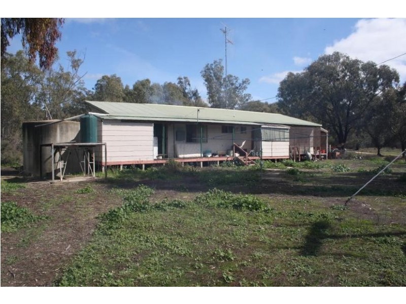 44 Picnic Point Road, Mathoura NSW 2710