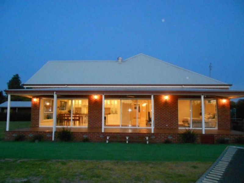 8 Chelsworth Drive, Echuca VIC 3564
