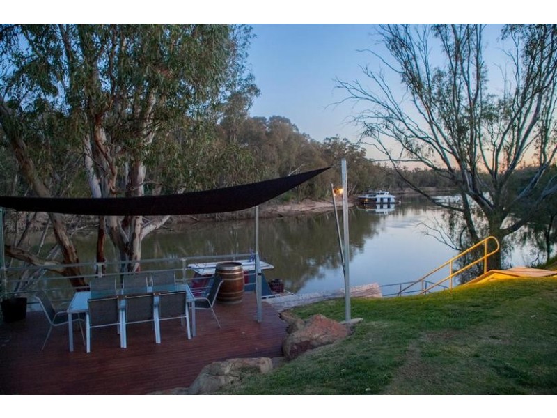 2040 Perricoota Road, Moama NSW 2731