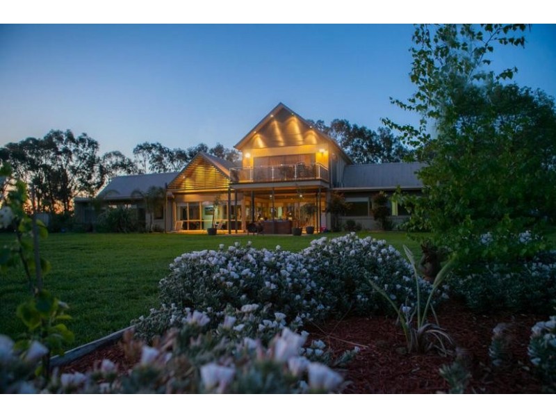 2040 Perricoota Road, Moama NSW 2731