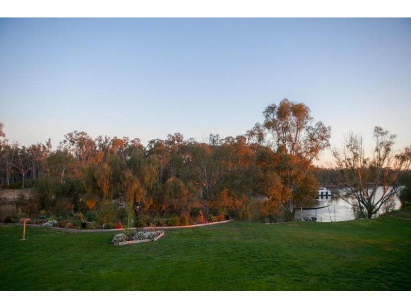 2040 Perricoota Road, Moama NSW 2731