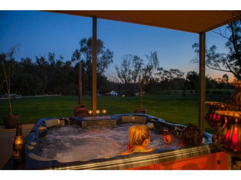 2040 Perricoota Road, Moama NSW 2731