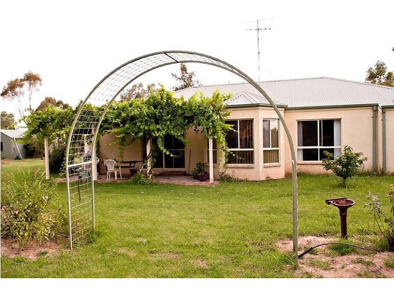 17 Charters Drive, Moama NSW 2731