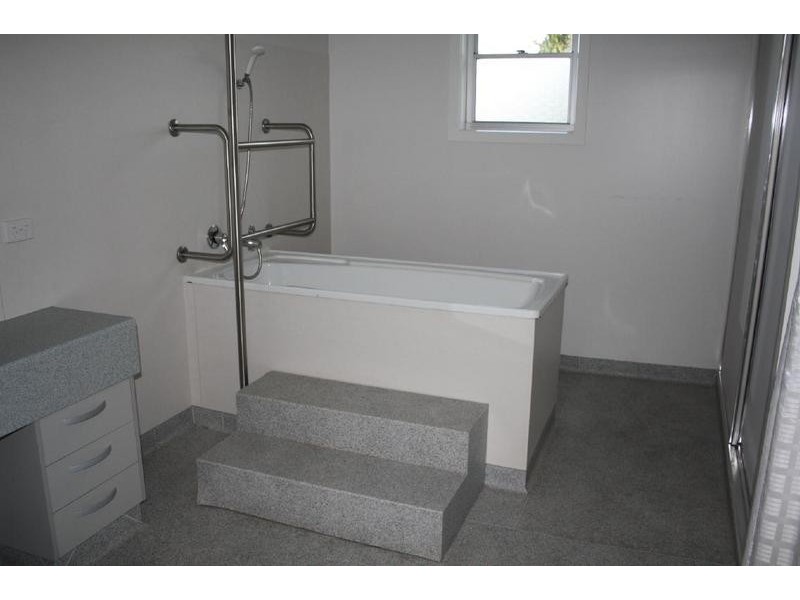 75 High Street, Rochester VIC 3561