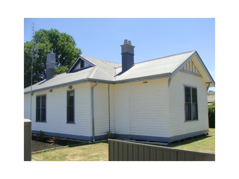 8 Moore Street, Rochester VIC 3561