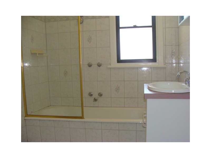 8 Moore Street, Rochester VIC 3561