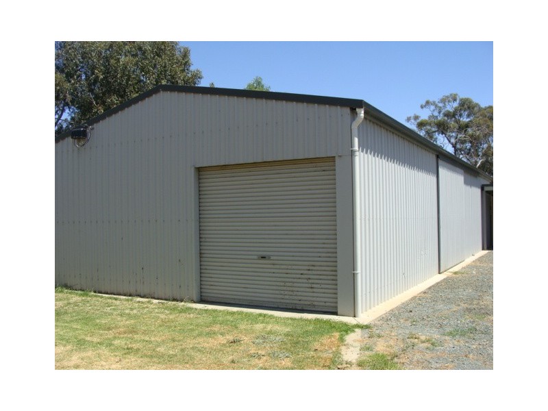 8 Moore Street, Rochester VIC 3561