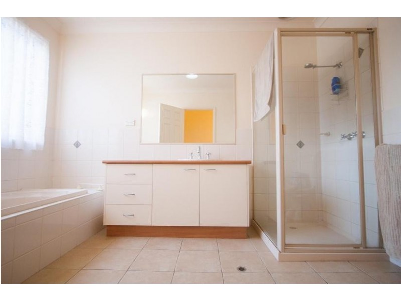 4 John Close, Echuca VIC 3564