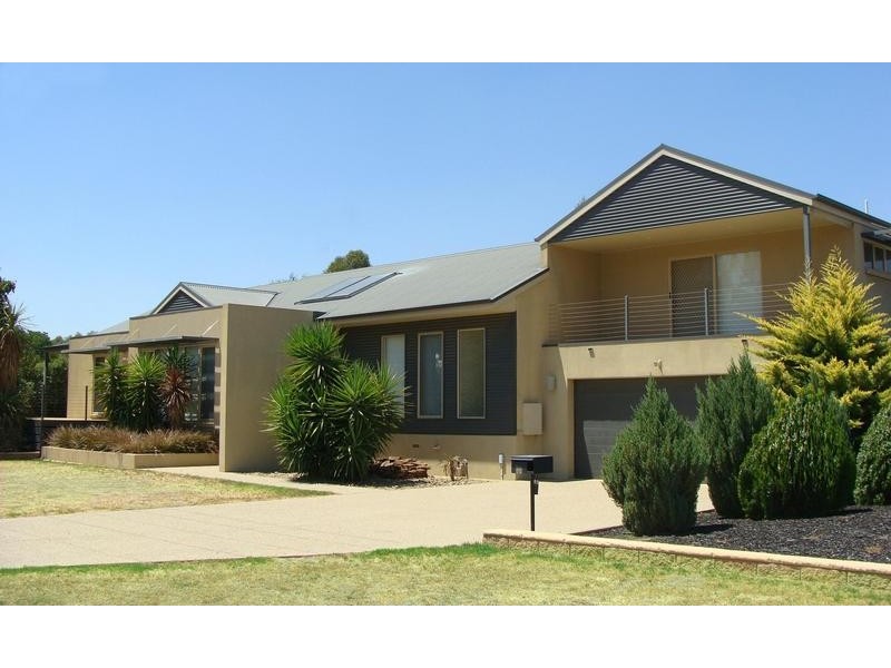 61 Pakenham Street, Echuca VIC 3564