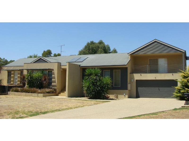 61 Pakenham Street, Echuca VIC 3564