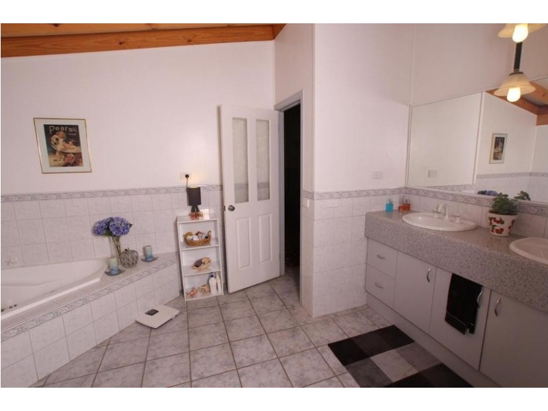 6533 Northern Highway, Rochester VIC 3561