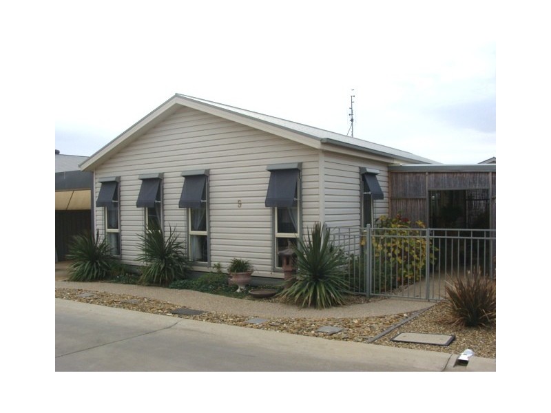 5 Swan Boulevard Cobb Haven, Moama NSW 2731