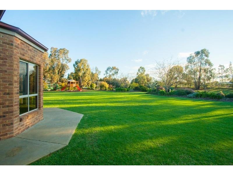 3 Vallence Court (off Hollara Drive), Moama NSW 2731