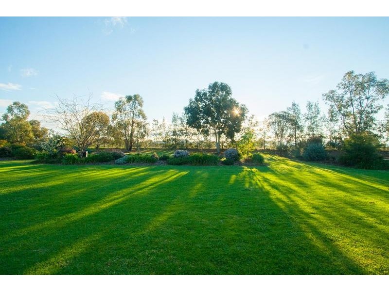 3 Vallence Court (off Hollara Drive), Moama NSW 2731