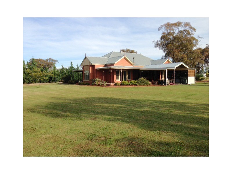 18 Hollara Drive, Moama NSW 2731
