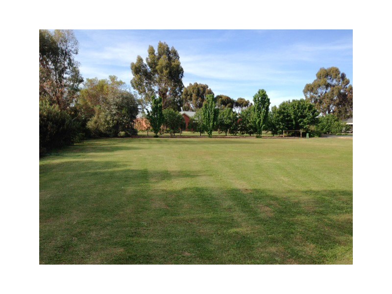 18 Hollara Drive, Moama NSW 2731