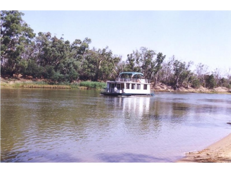 2c Perricoota Road, Moama NSW 2731