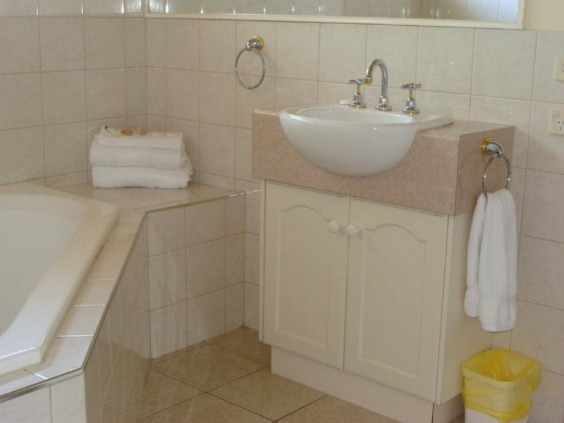 10 Perricoota Road, Moama NSW 2731