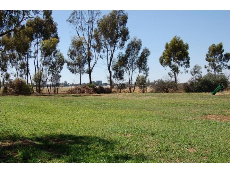 12 Charters Drive, Moama NSW 2731