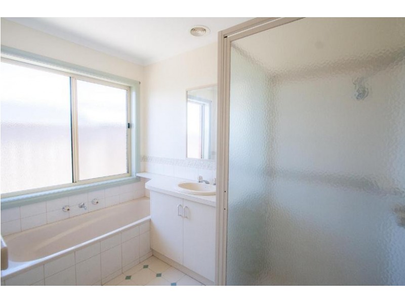 21 Genevieve Avenue, Echuca VIC 3564