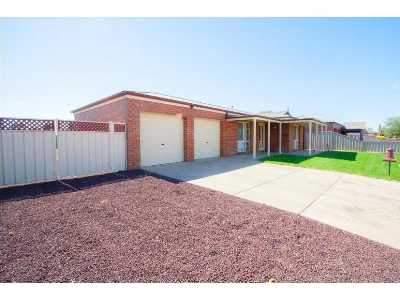 21 Genevieve Avenue, Echuca VIC 3564