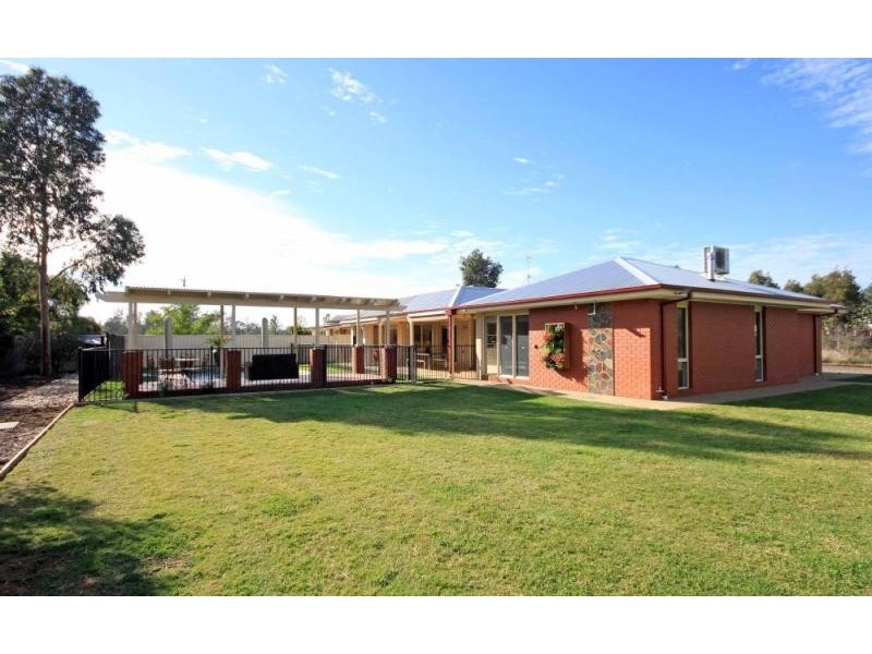 17 Wharparilla Drive, Echuca VIC 3564