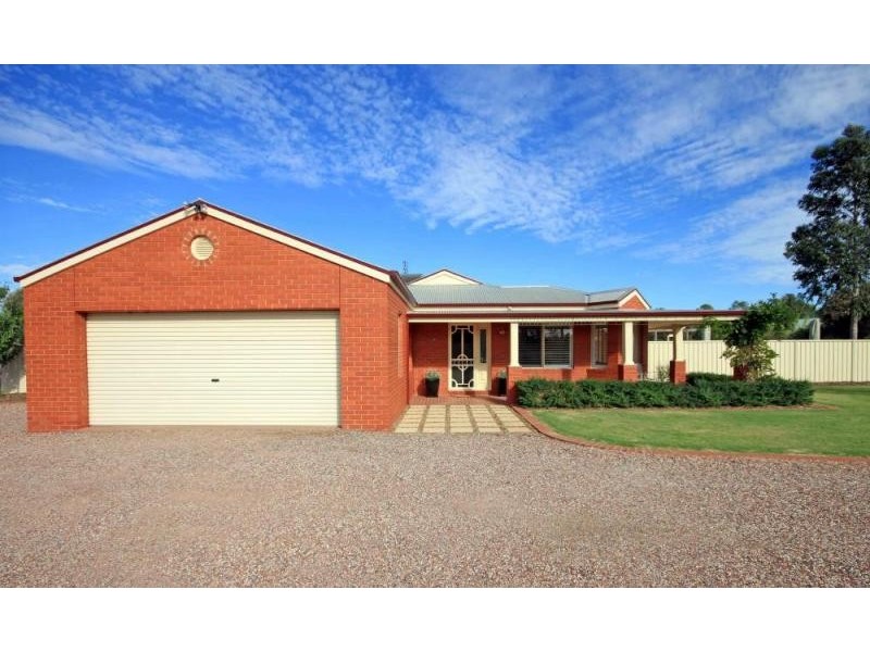 17 Wharparilla Drive, Echuca VIC 3564