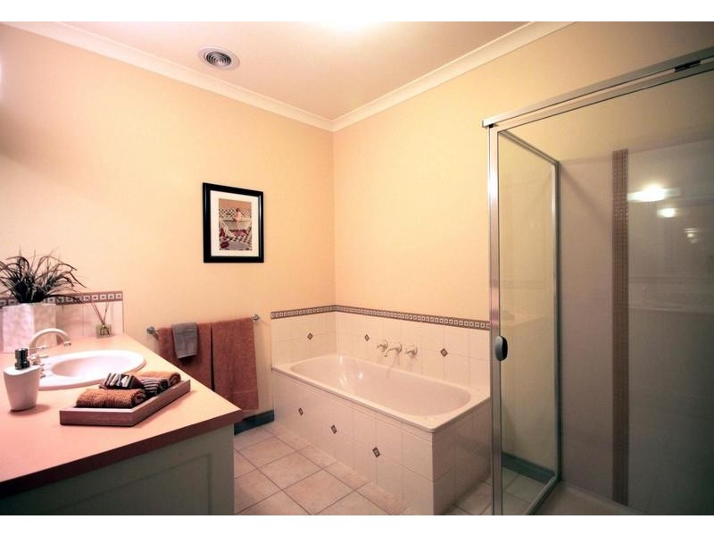 8 Ainsley Court, Echuca VIC 3564