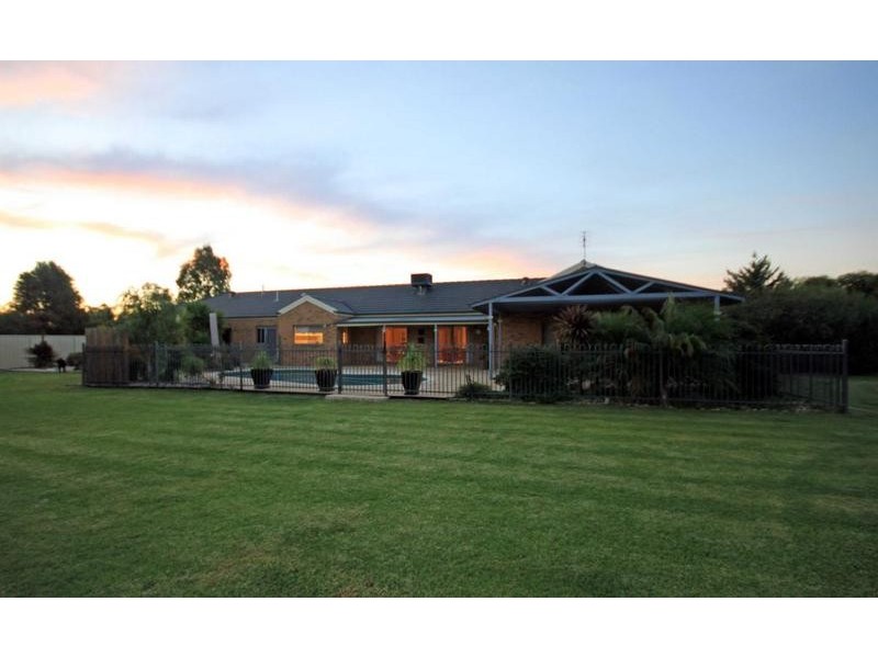 8 Ainsley Court, Echuca VIC 3564