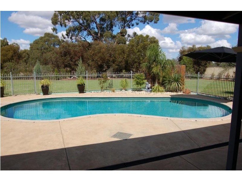 8 Ainsley Court, Echuca VIC 3564