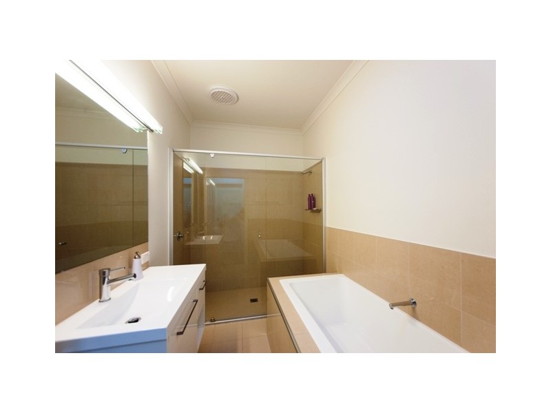 2/6 Jacana Avenue, Moama NSW 2731