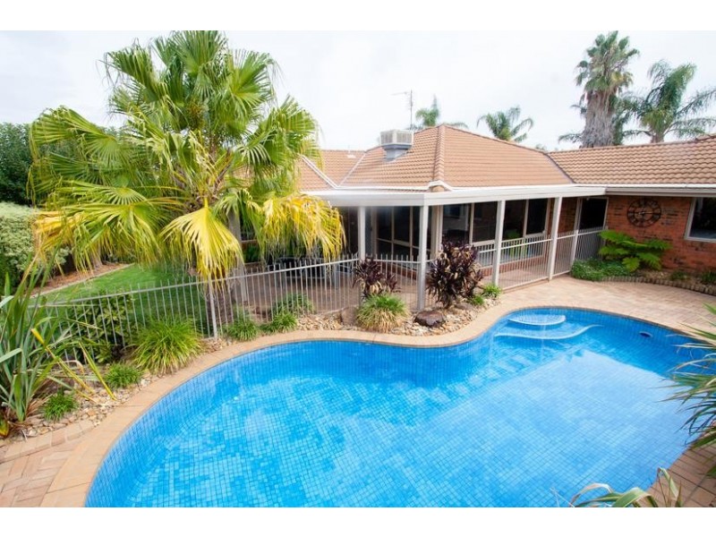13 Kooyong Court, Echuca VIC 3564