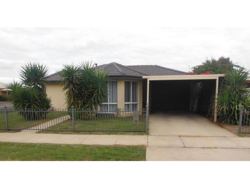 8 Alfred Avenue, Echuca VIC 3564