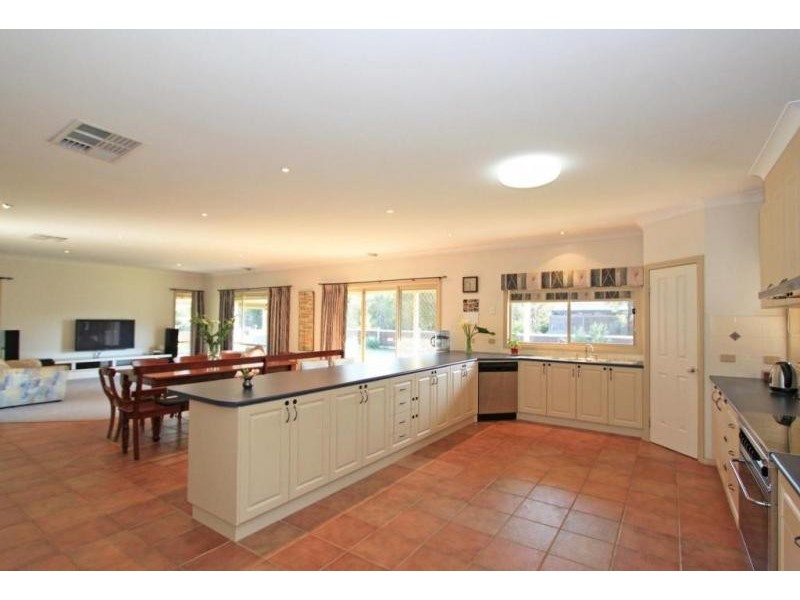 25 Wharparilla Drive, Echuca VIC 3564