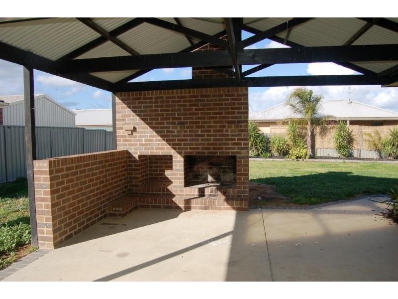 16 Elm Street, Echuca VIC 3564
