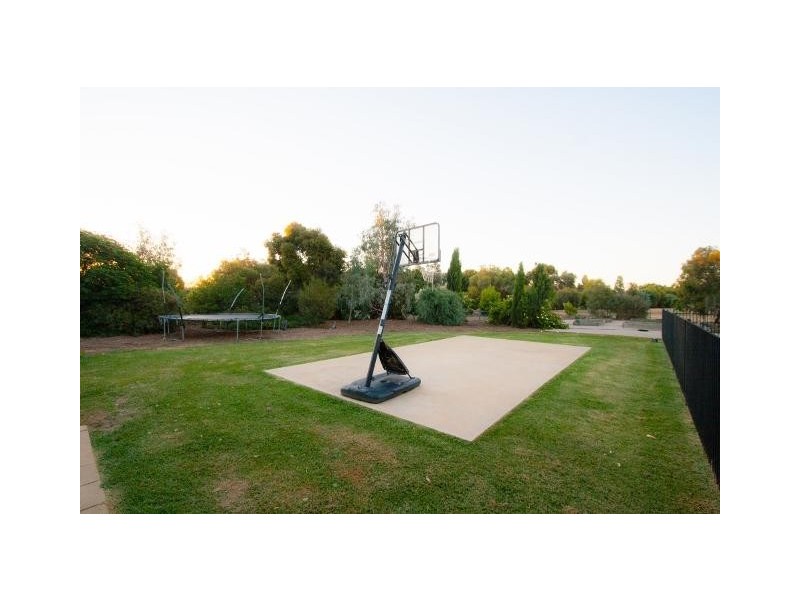 8 Fawkner Court, Echuca VIC 3564