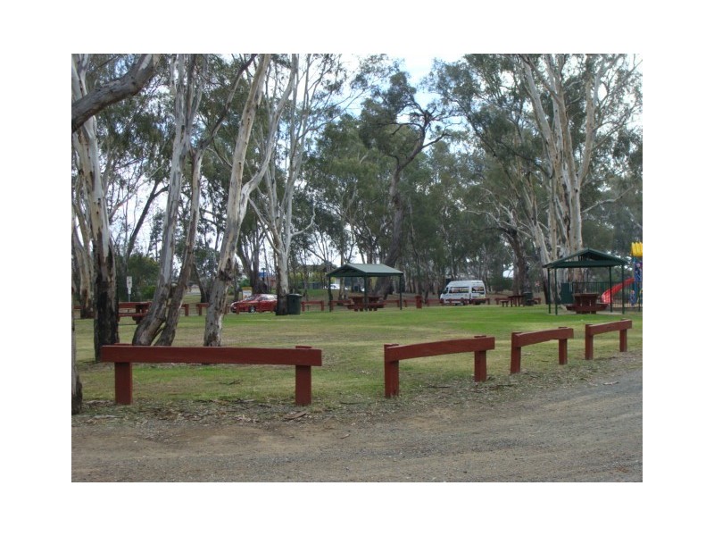 59 Campaspe Esplanade, Echuca VIC 3564