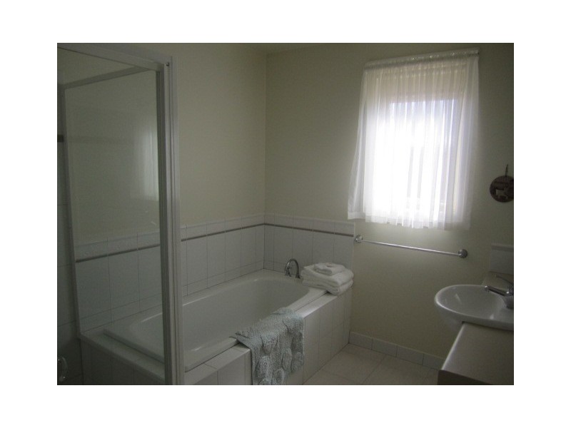 28 Kingfisher Drive West, Moama NSW 2731