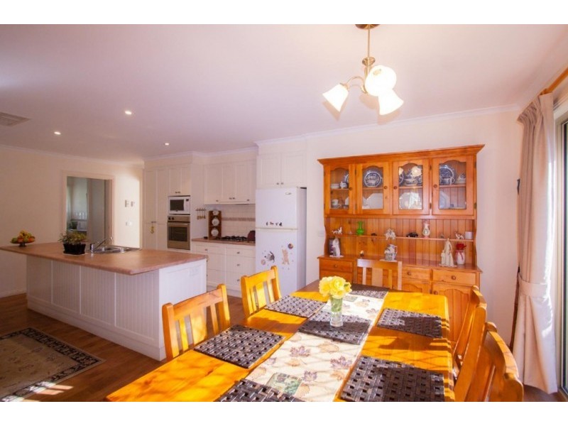 8 Caroline Court, Echuca VIC 3564
