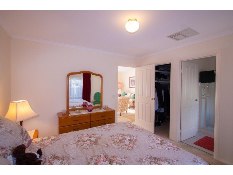 8 Caroline Court, Echuca VIC 3564