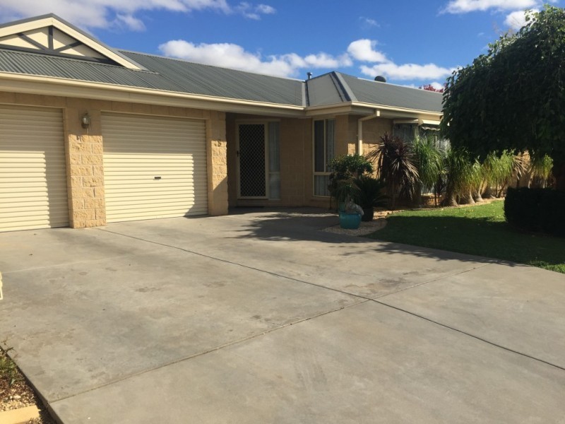 8 Stromness Court, Moama NSW 2731