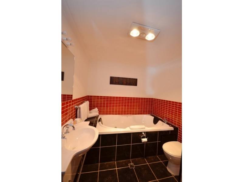 222-226 Ogilvie Avenue, Echuca VIC 3564