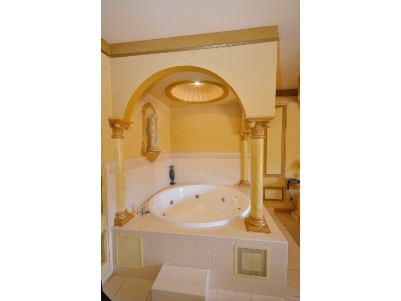 222-226 Ogilvie Avenue, Echuca VIC 3564