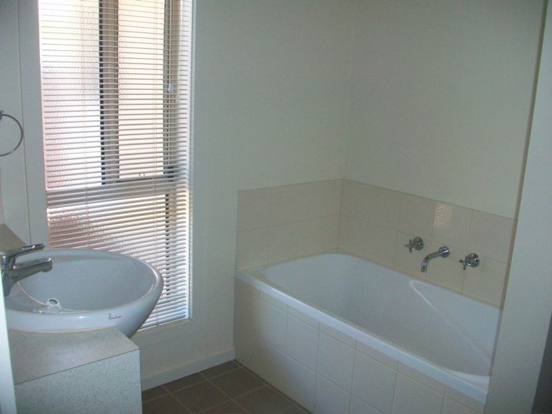 1/23 Sunset Avenue, Echuca VIC 3564