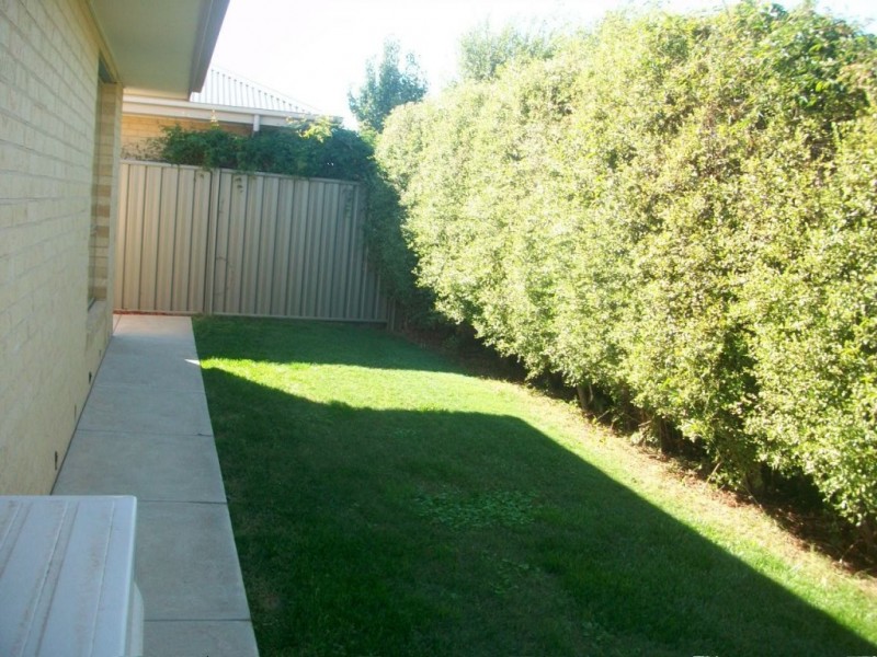 1/23 Sunset Avenue, Echuca VIC 3564