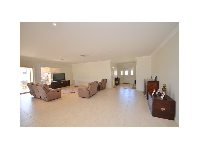 9 Kingfisher Drive West, Moama NSW 2731