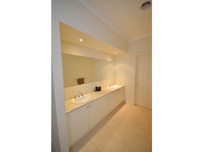 9 Kingfisher Drive West, Moama NSW 2731