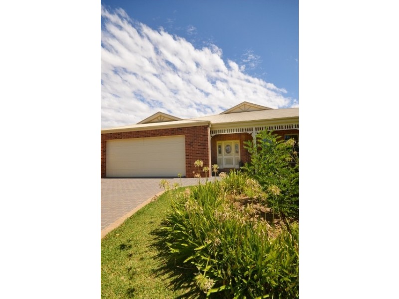 9 Kingfisher Drive West, Moama NSW 2731