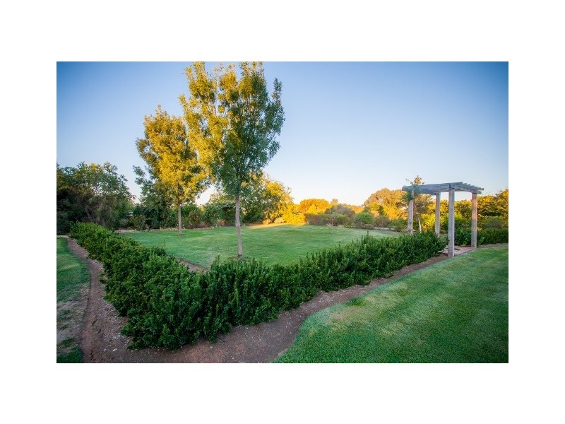 74 Murray Drive, Echuca VIC 3564